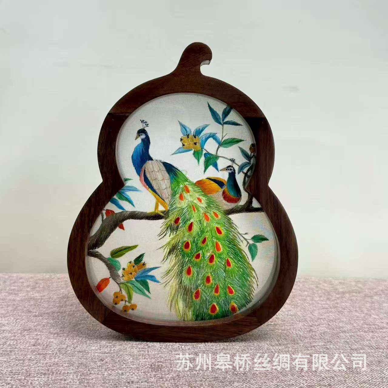 Suzhou embroidery pure handmade double-sided embroidery gourd lucky ornament to send foreigners business gift company with hand gift Shu embroidery Chinese style