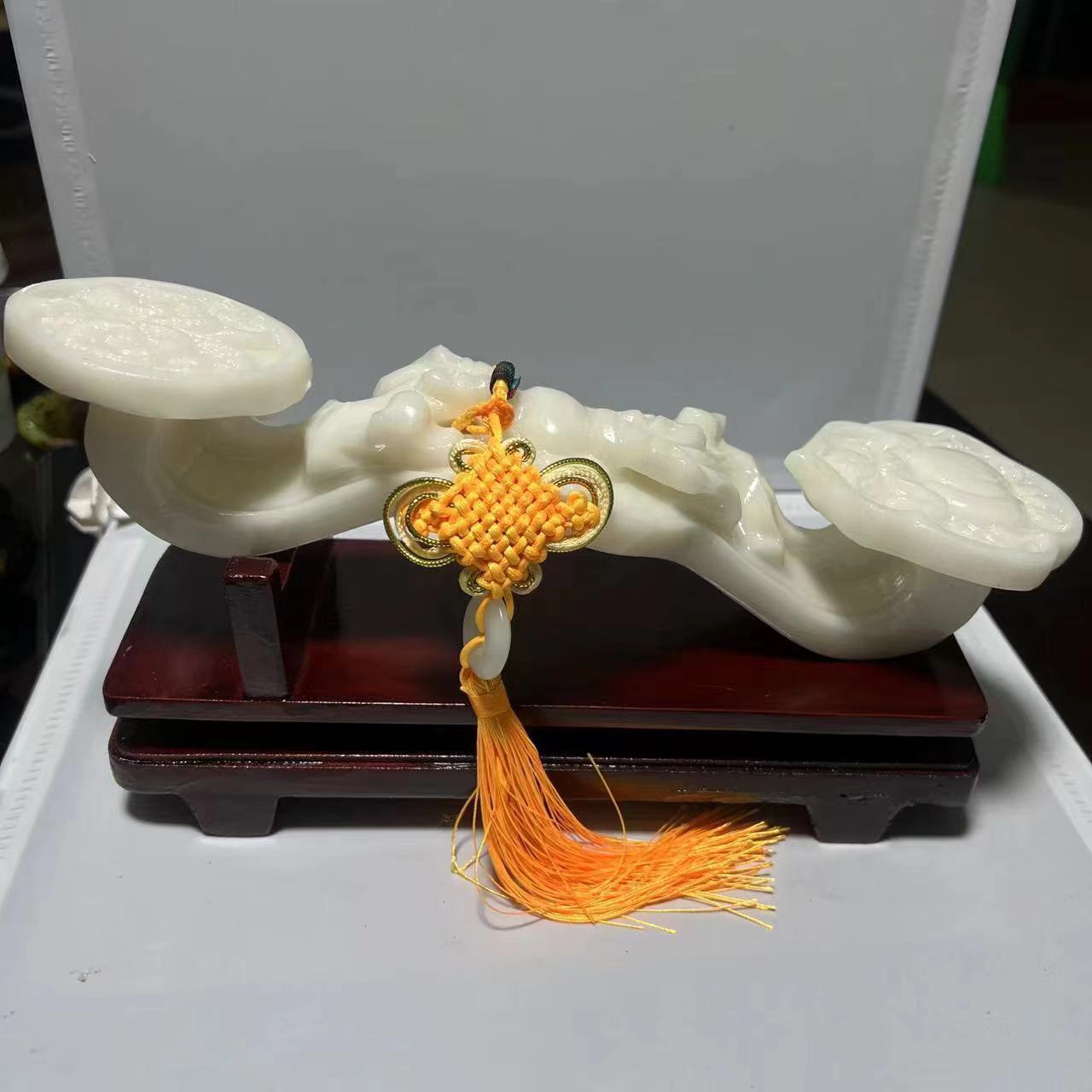 Natural jade jade Ruyi ornament, living room porch housewarming wine cabinet, new home decoration gift opening Lucky Gallery