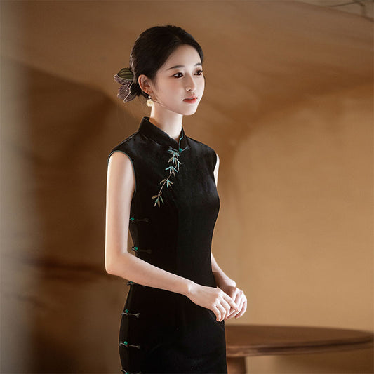 Retro Republic of China style velvet sleeveless cheongsam female old Shanghai Chinese high-end sense daily slim temperament embroidery young