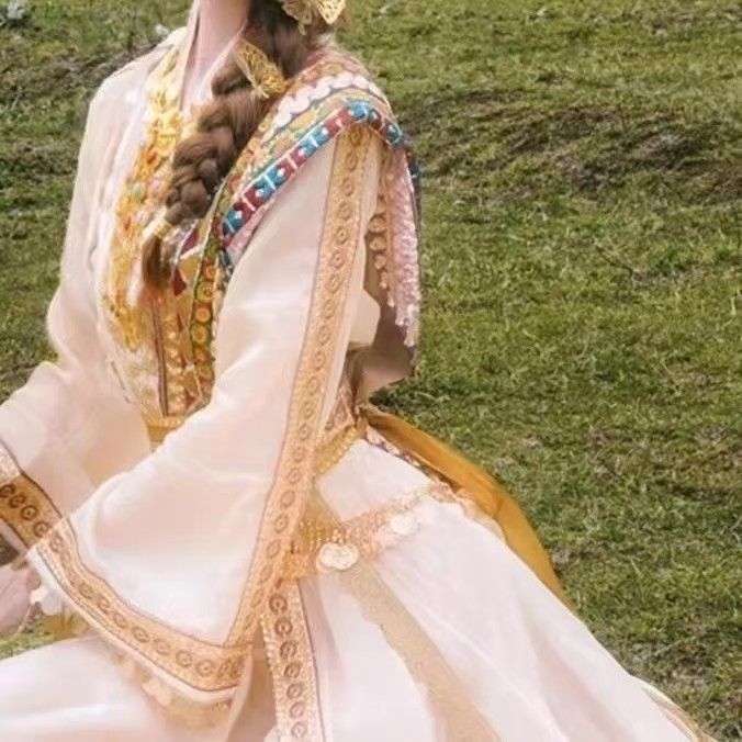 New Ancient Princess Dai Qisi Heavy Industry Clothing Embroidery Purple White Loulan Clothing Exotic Travel Photography middle - AuraKin