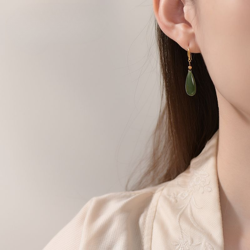[AuraKin Gold] 18K gold inlaid jade stone earrings are simple and versatile to wear, and a brand gift box is given to your girlfriend during the Mid-Autumn Festival. - AuraKin