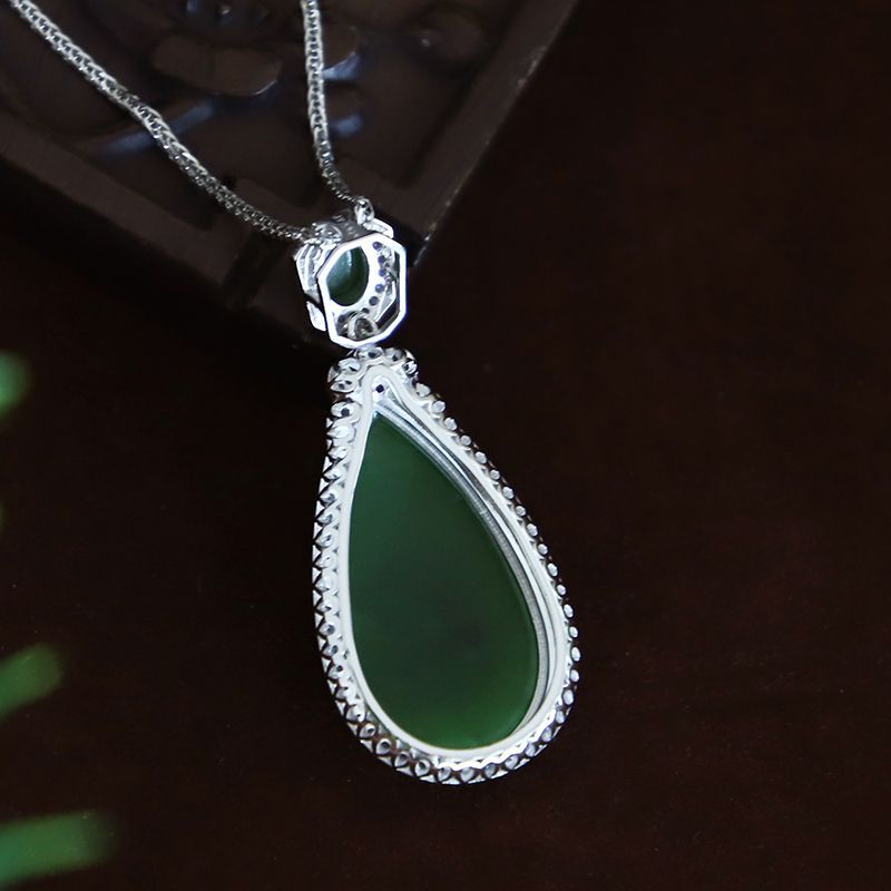(Don't shoot randomly) Exquisite and atmospheric natural Hetian jade water drop pendant women's fashion advanced sense jasper necklace jade pendant - AuraKin